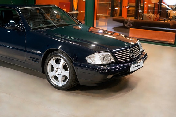 Mercedes-Benz SL500 2 of 5