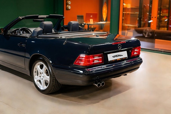 Mercedes-Benz SL500 4 of 5