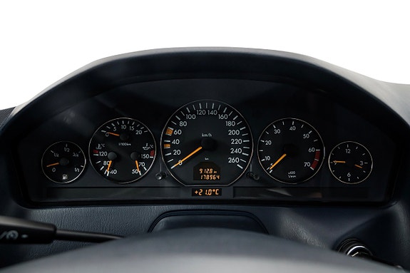 Mercedes-Benz SL500 12 of 23