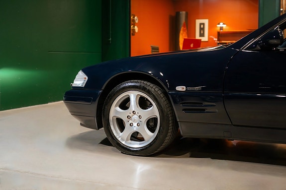 Mercedes-Benz SL500 5 of 5