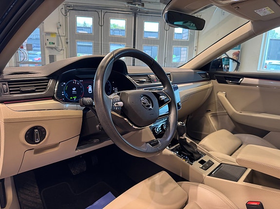 Skoda Superb 7 of 29