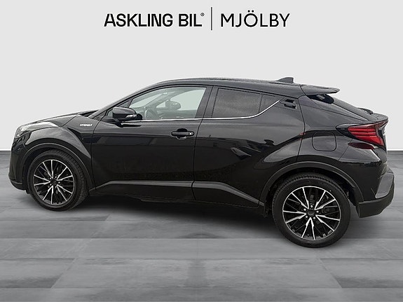 Toyota C-HR 4 of 5