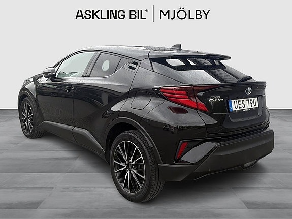 Toyota C-HR 3 of 5