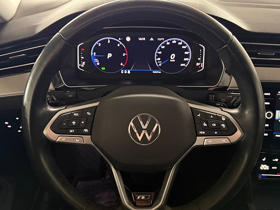 Volkswagen Passat 24 of 30
