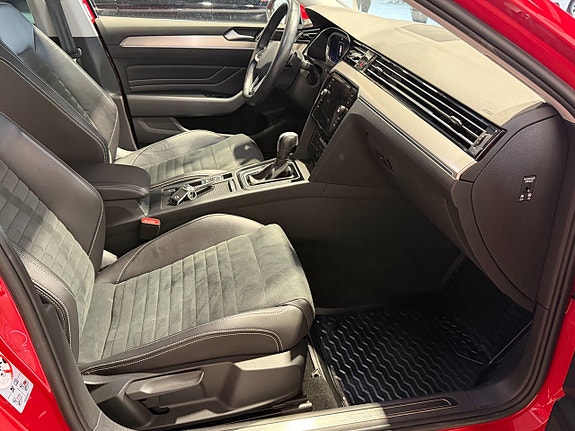 Volkswagen Passat 19 of 30