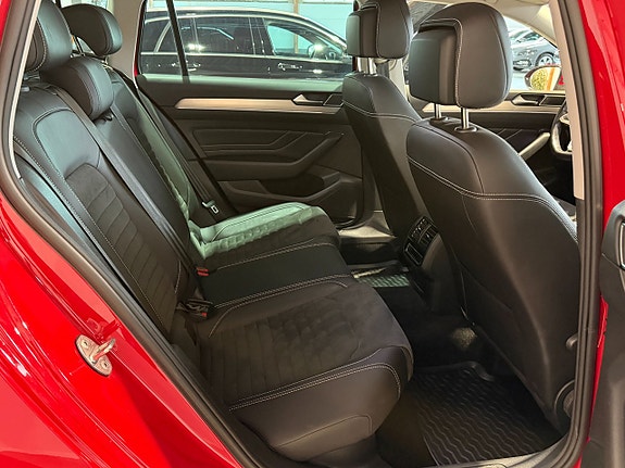 Volkswagen Passat 17 of 30