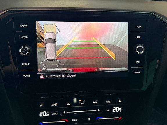 Volkswagen Passat 27 of 30