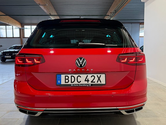 Volkswagen Passat 12 of 30
