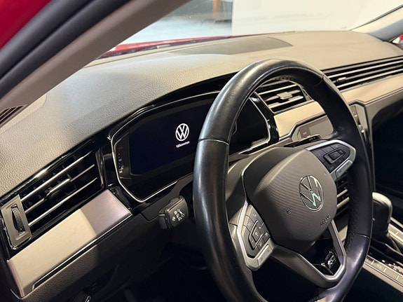 Volkswagen Passat 23 of 30