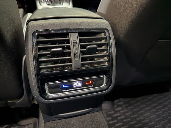 Volkswagen Passat 18 of 30