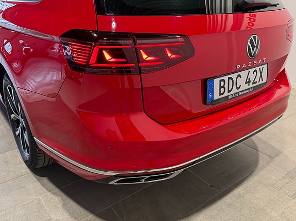 Volkswagen Passat 11 of 30