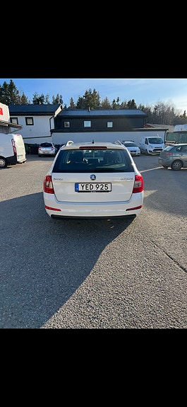 Skoda Octavia 2 of 5