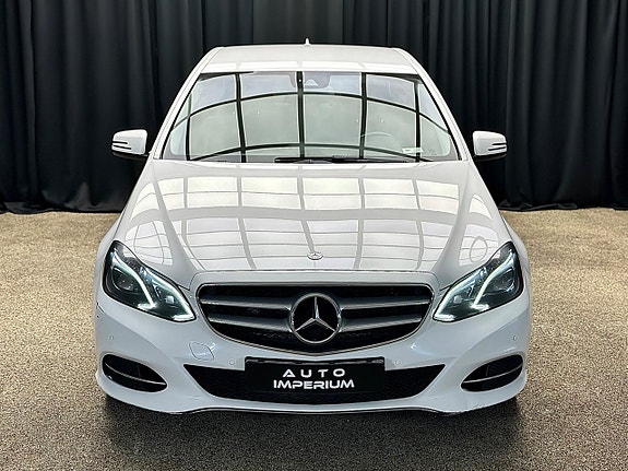 Mercedes-Benz E220 3 of 28