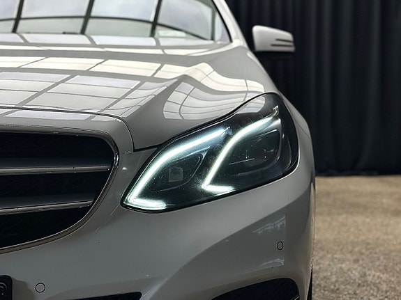 Mercedes-Benz E220 4 of 28