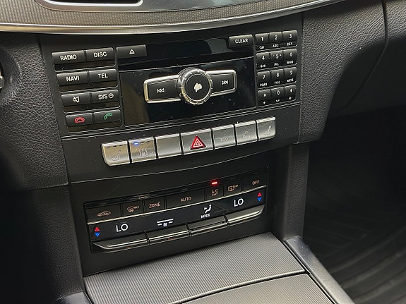 Mercedes-Benz E220 26 of 28