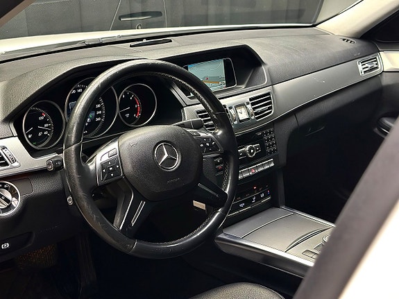 Mercedes-Benz E220 16 of 28