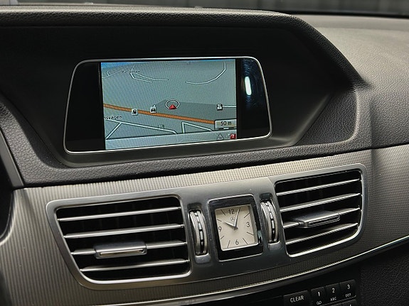 Mercedes-Benz E220 25 of 28
