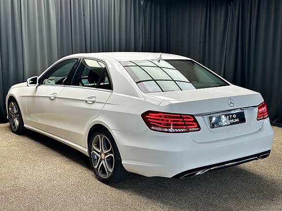 Mercedes-Benz E220 10 of 28