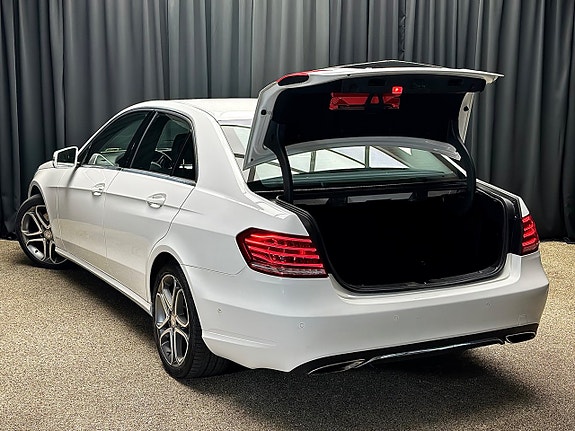 Mercedes-Benz E220 28 of 28