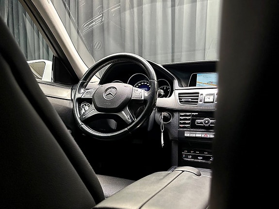 Mercedes-Benz E220 21 of 28