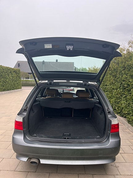 BMW 520d 4 of 5
