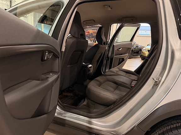 Volvo XC70 11 of 30