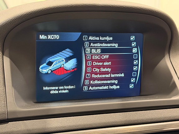 Volvo XC70 27 of 30