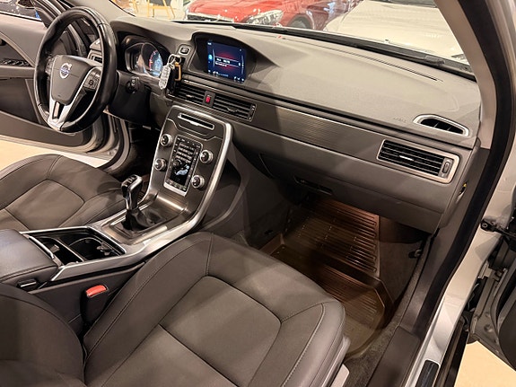 Volvo XC70 14 of 30