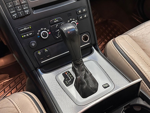 Volvo XC90 16 of 26