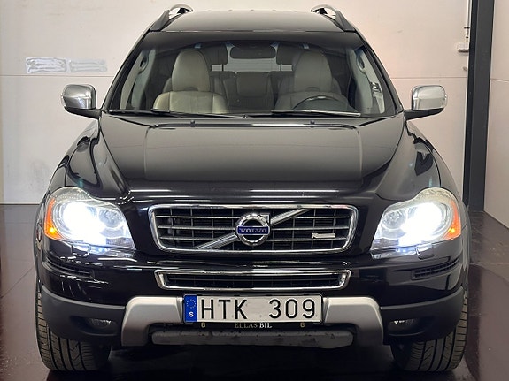 Volvo XC90 2 of 26