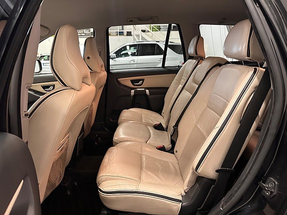 Volvo XC90 14 of 26