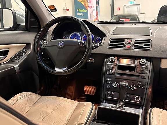 Volvo XC90 17 of 26