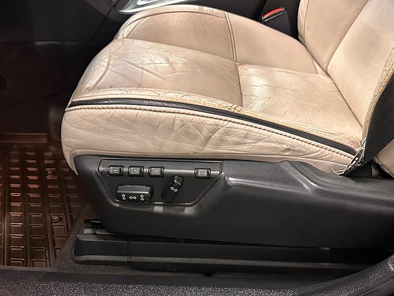 Volvo XC90 12 of 26
