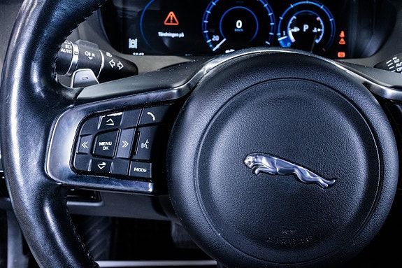 Jaguar XE 18 of 23