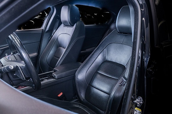 Jaguar XE 13 of 23