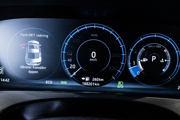 Jaguar XE 21 of 23