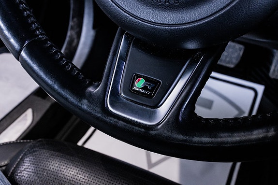 Jaguar XE 20 of 23
