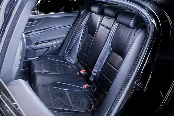 Jaguar XE 23 of 23