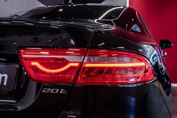 Jaguar XE 8 of 23