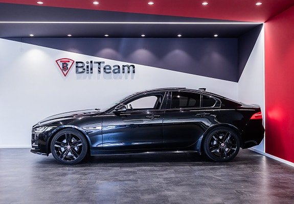 Jaguar XE 4 of 5