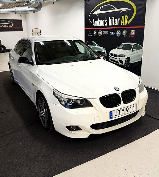 BMW 523i 3 of 5