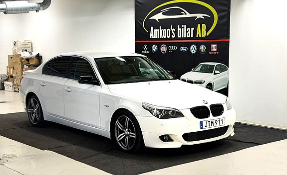 BMW 523i 4 of 5