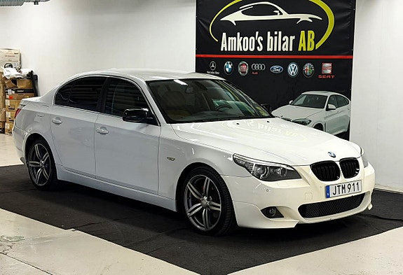 BMW 523i 2 of 5