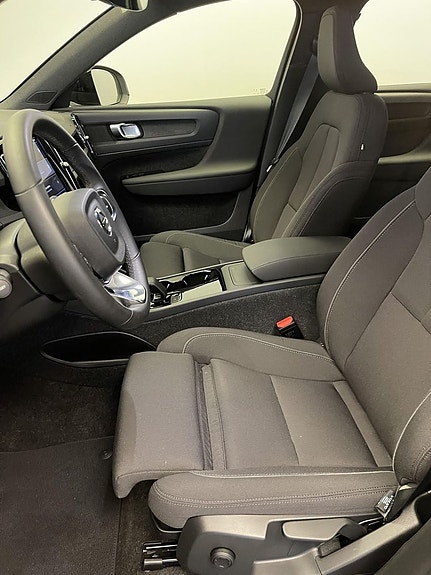 Volvo XC40 5 of 5