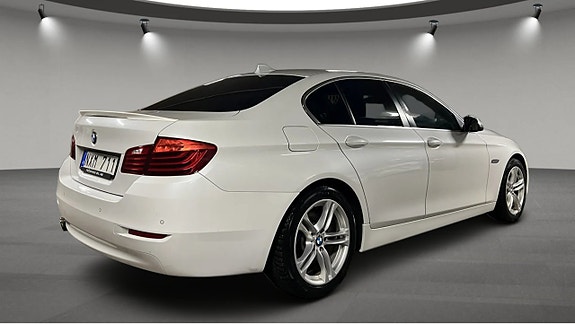 BMW 520d 3 of 5