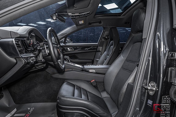 Porsche Panamera 4S 15 of 23