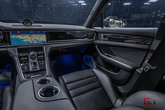 Porsche Panamera 4S 18 of 23