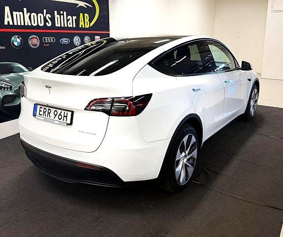 Tesla Model Y 10 of 22