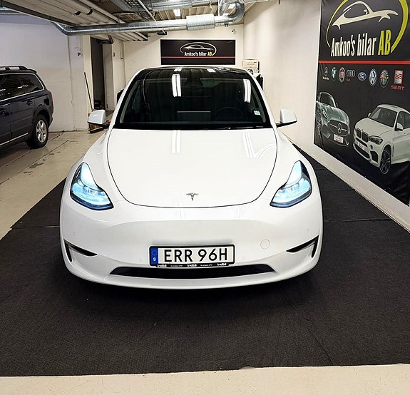 Tesla Model Y 6 of 22