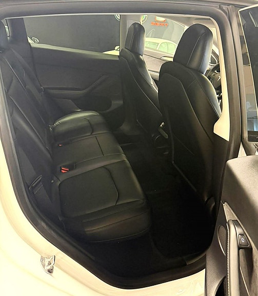 Tesla Model Y 16 of 22